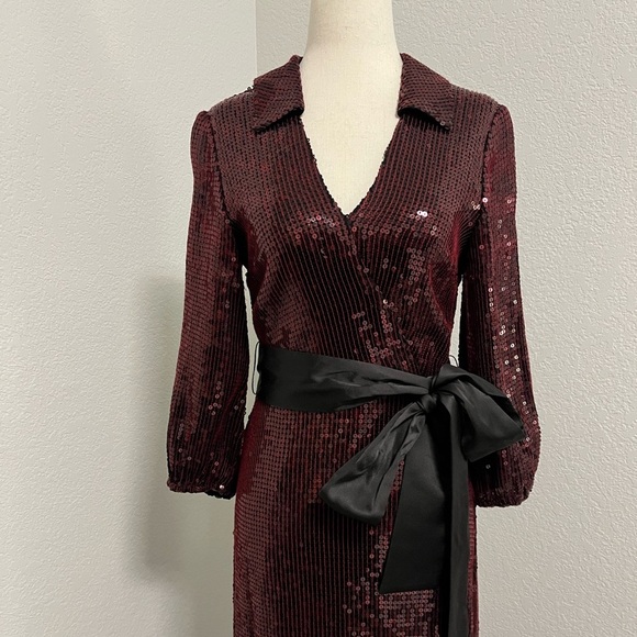 ALICE + OLIVIA Bayley Sequin Collared Wrap Gown - Picture 4 of 11